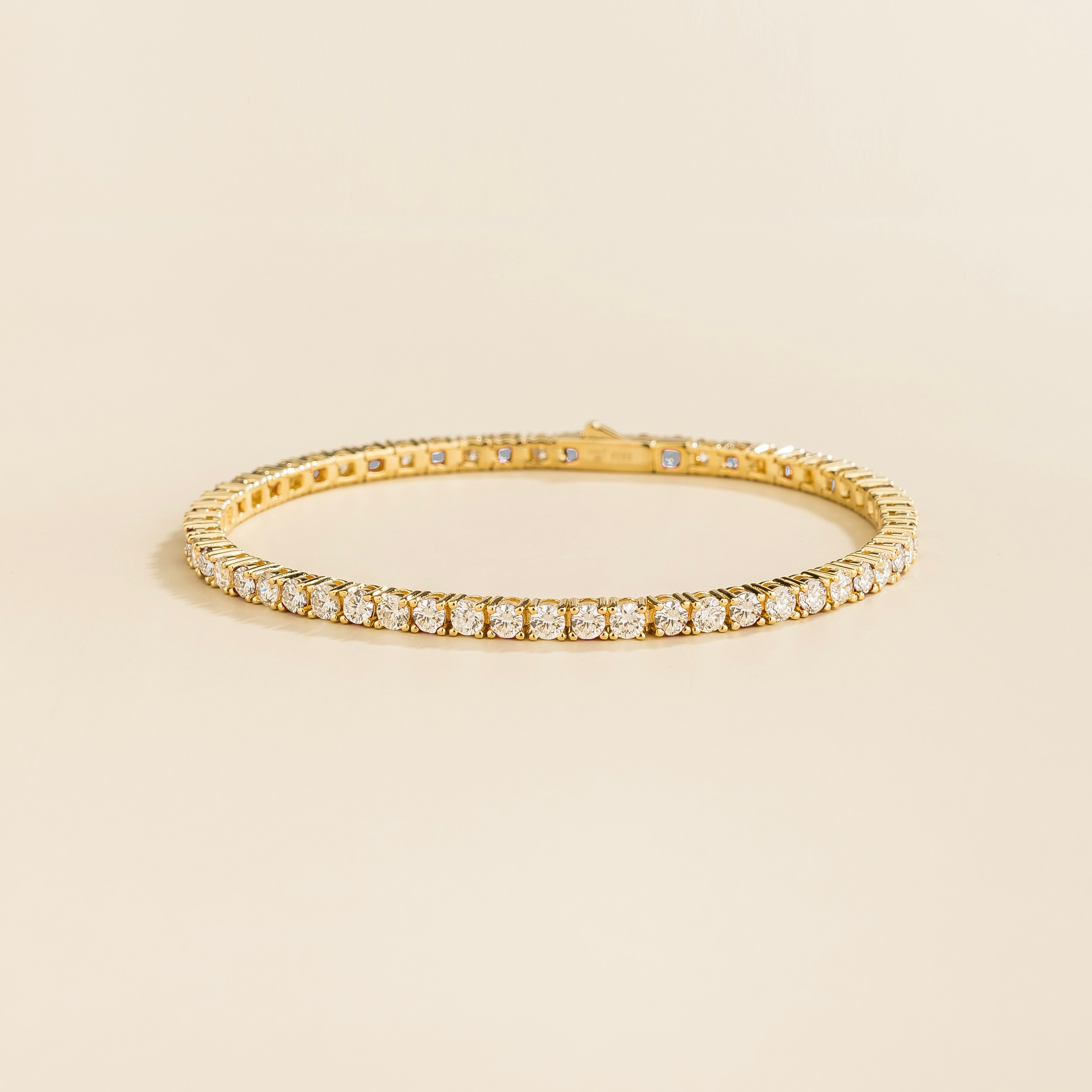 luxury tennis bracelet in gold set with round lab grown diamonds. London jewellery store