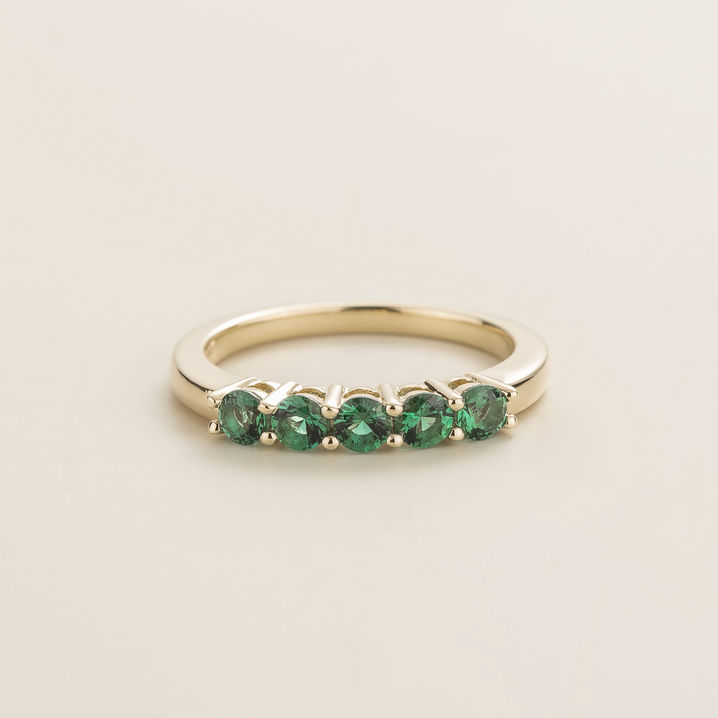 Paro White Gold Ring Set With Emerald by Juvetti