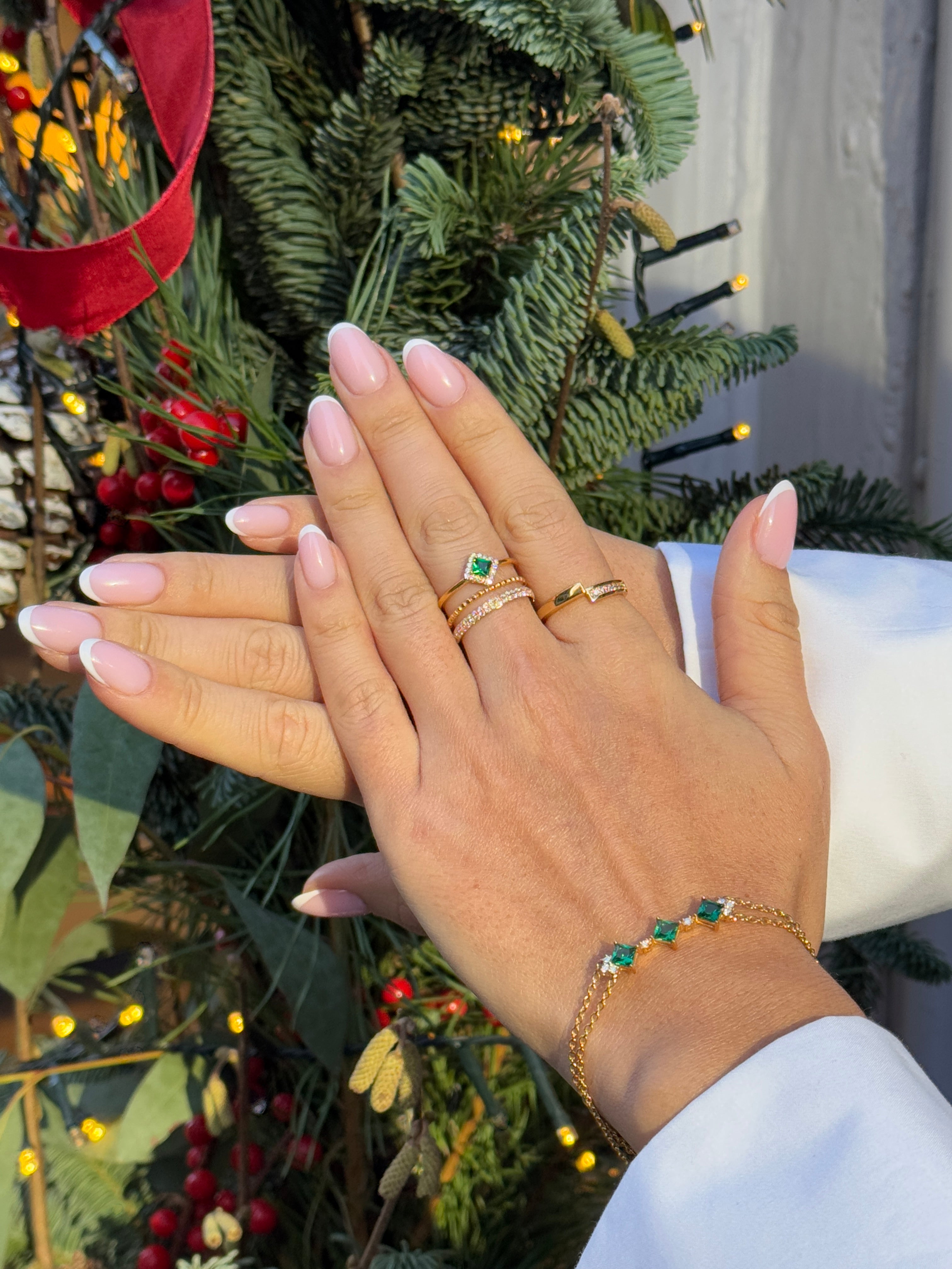 Elegant Rose Gold Band Featuring Ruby Accents – Sustainable Luxury