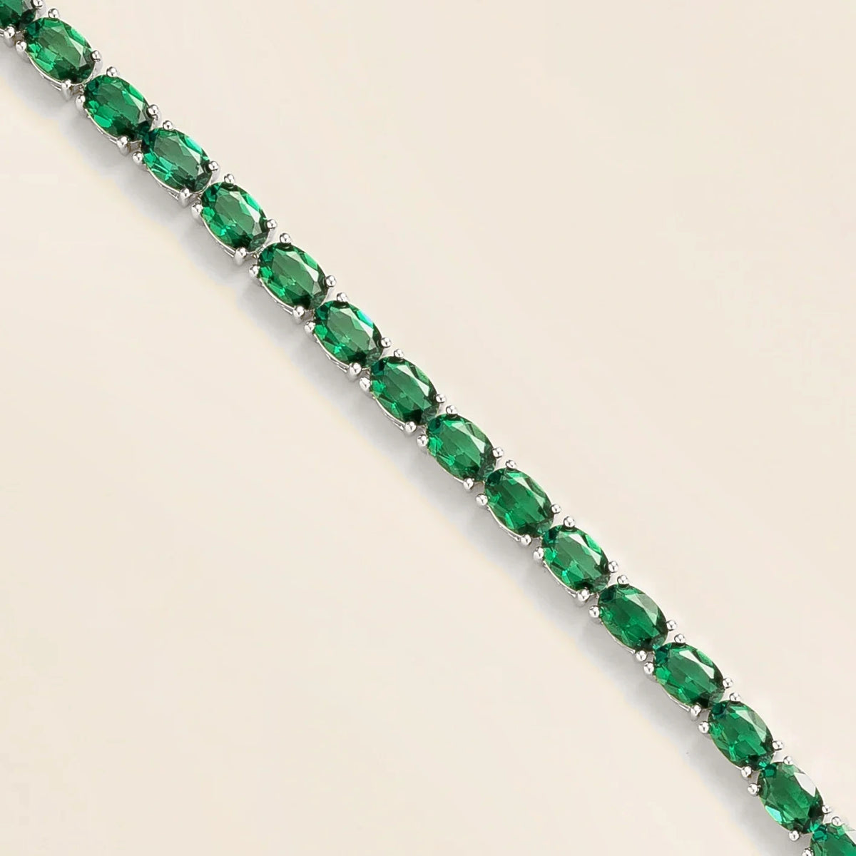 Oval Emerald Tennis Bracelet in White Gold – front view