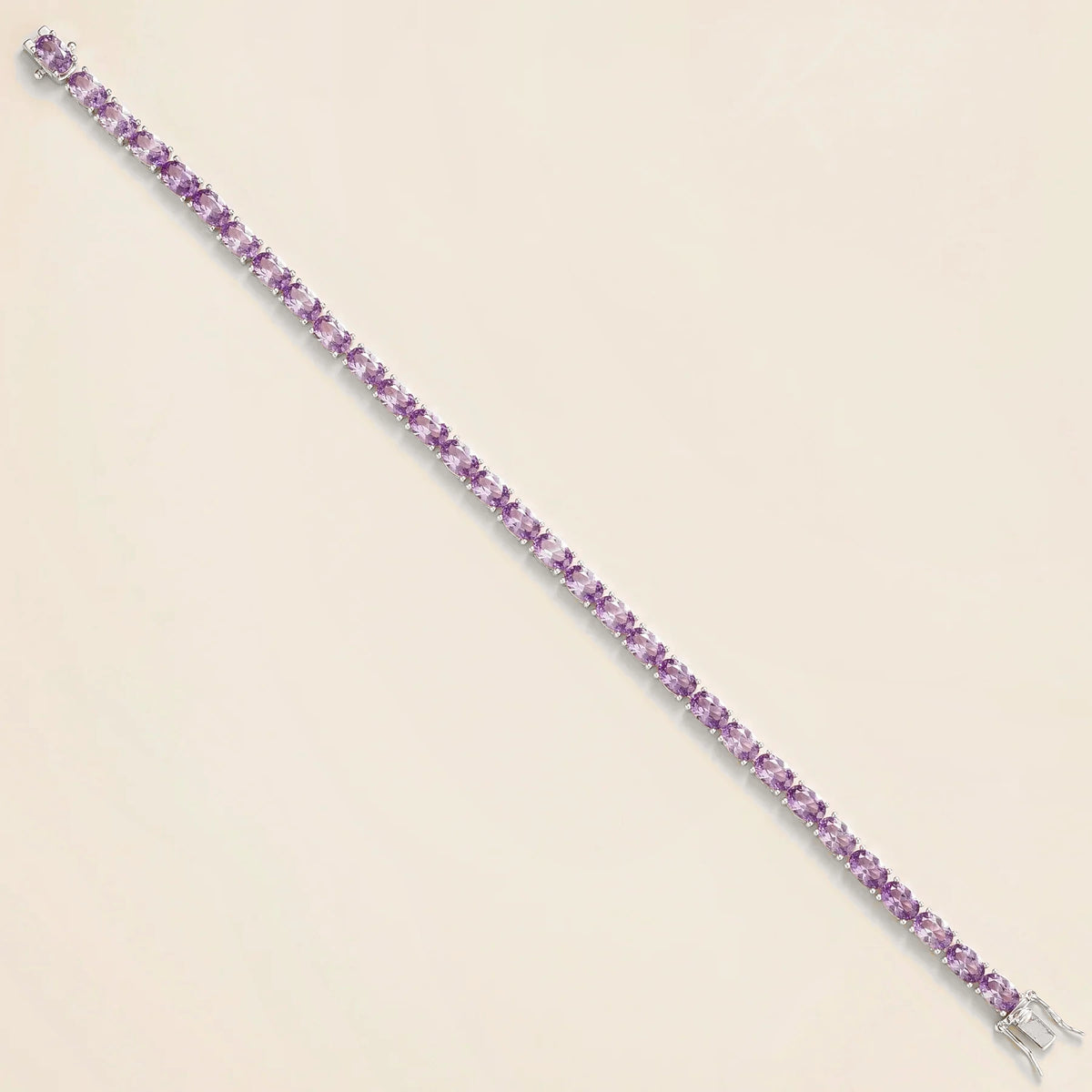 Salto Purple Sapphire Tennis Bracelet in White Gold – close-up of the setting