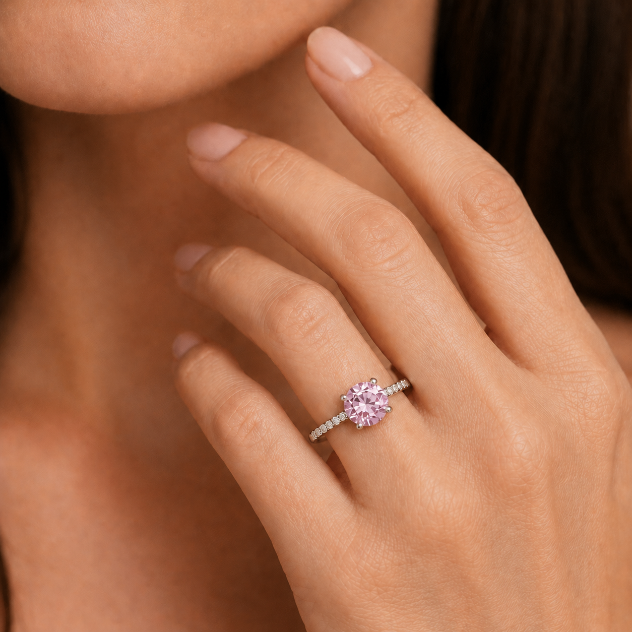 Solen Emerald Round & Diamond Pavé Ring in Gold