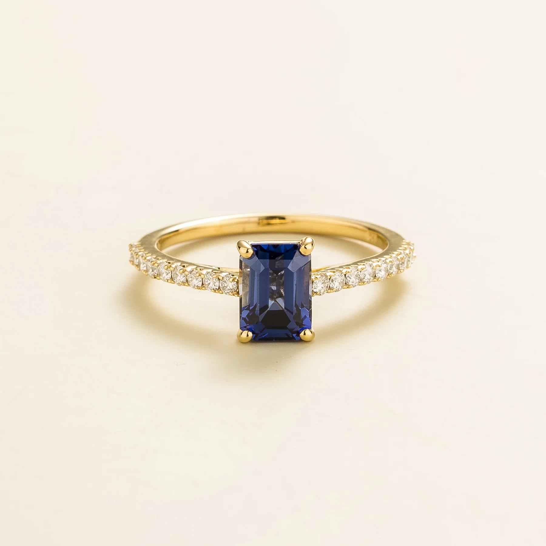 Juvetti gold fine jewellery ring with lab-grown royal blue sapphire emerald cut and round lab-grown