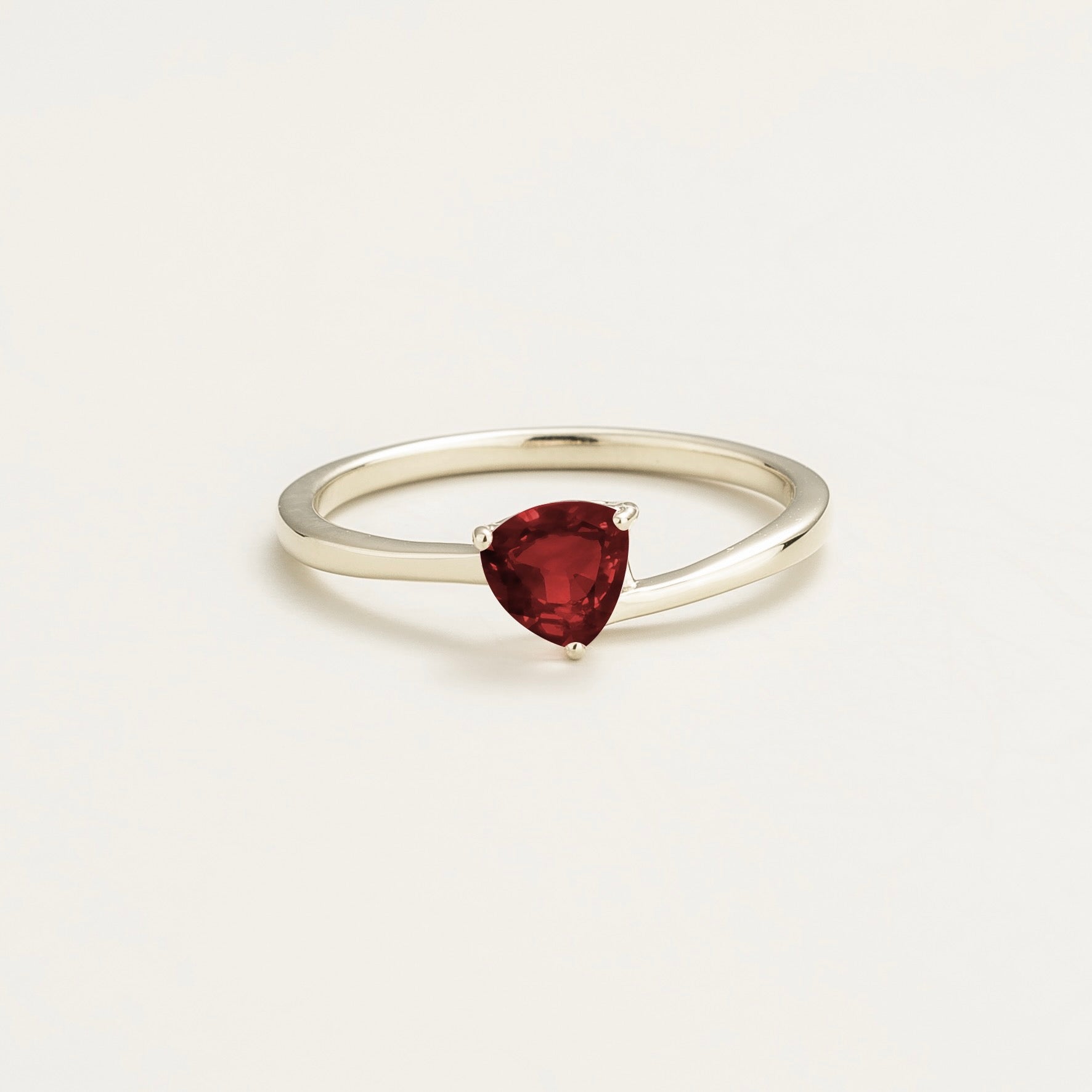 Elegant White Gold Solitaire Ring Featuring Trillion Cut Ruby – Sustainable Luxury