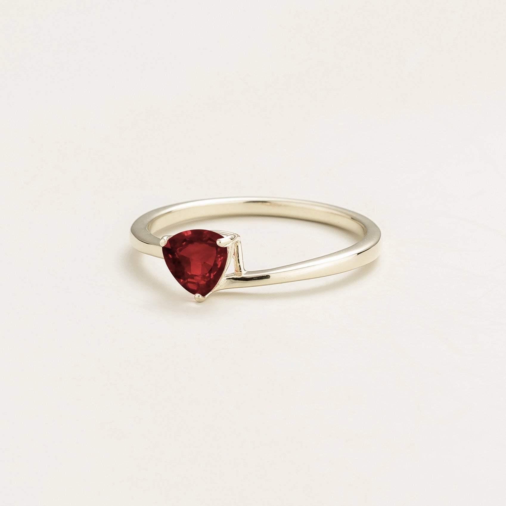 Trillion White Gold Ring with Ruby – Juvetti London