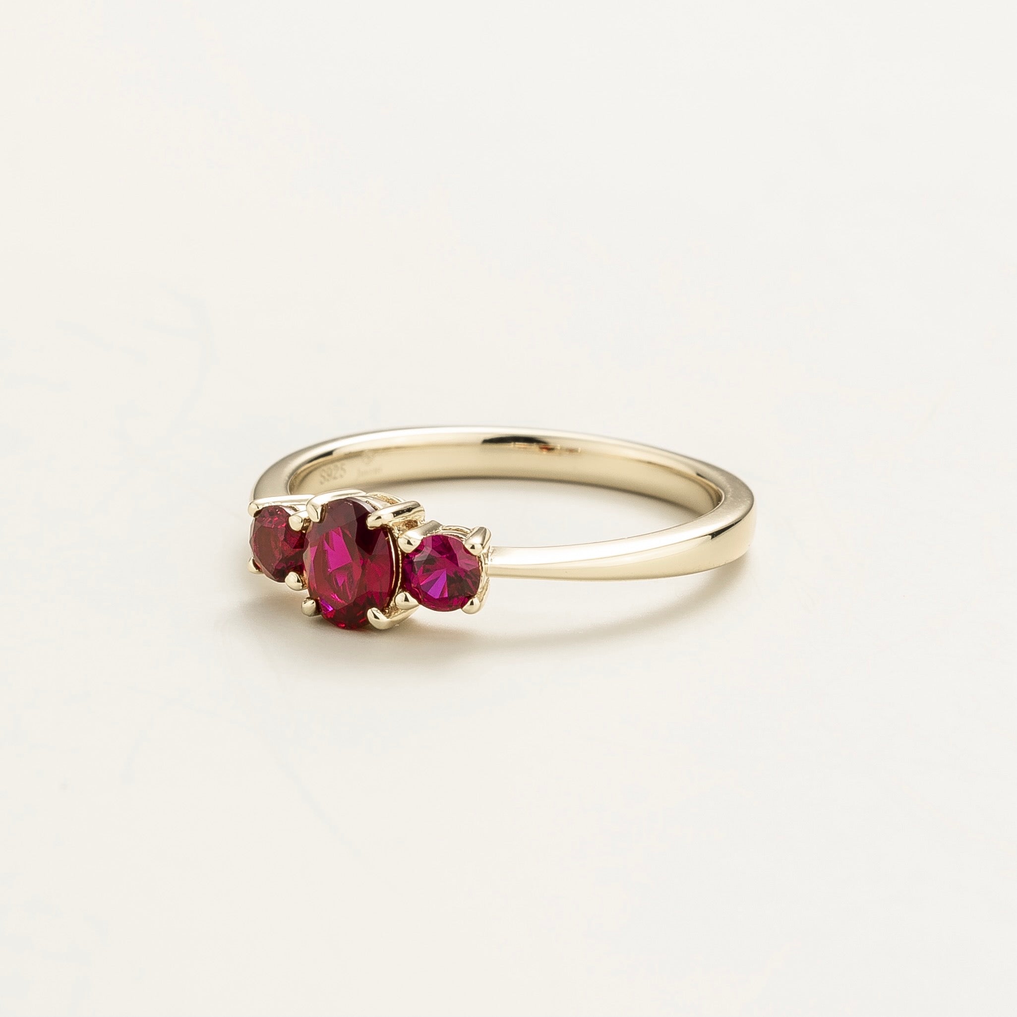 Elegant White Gold Band Featuring Ruby Accents – Sustainable Luxury