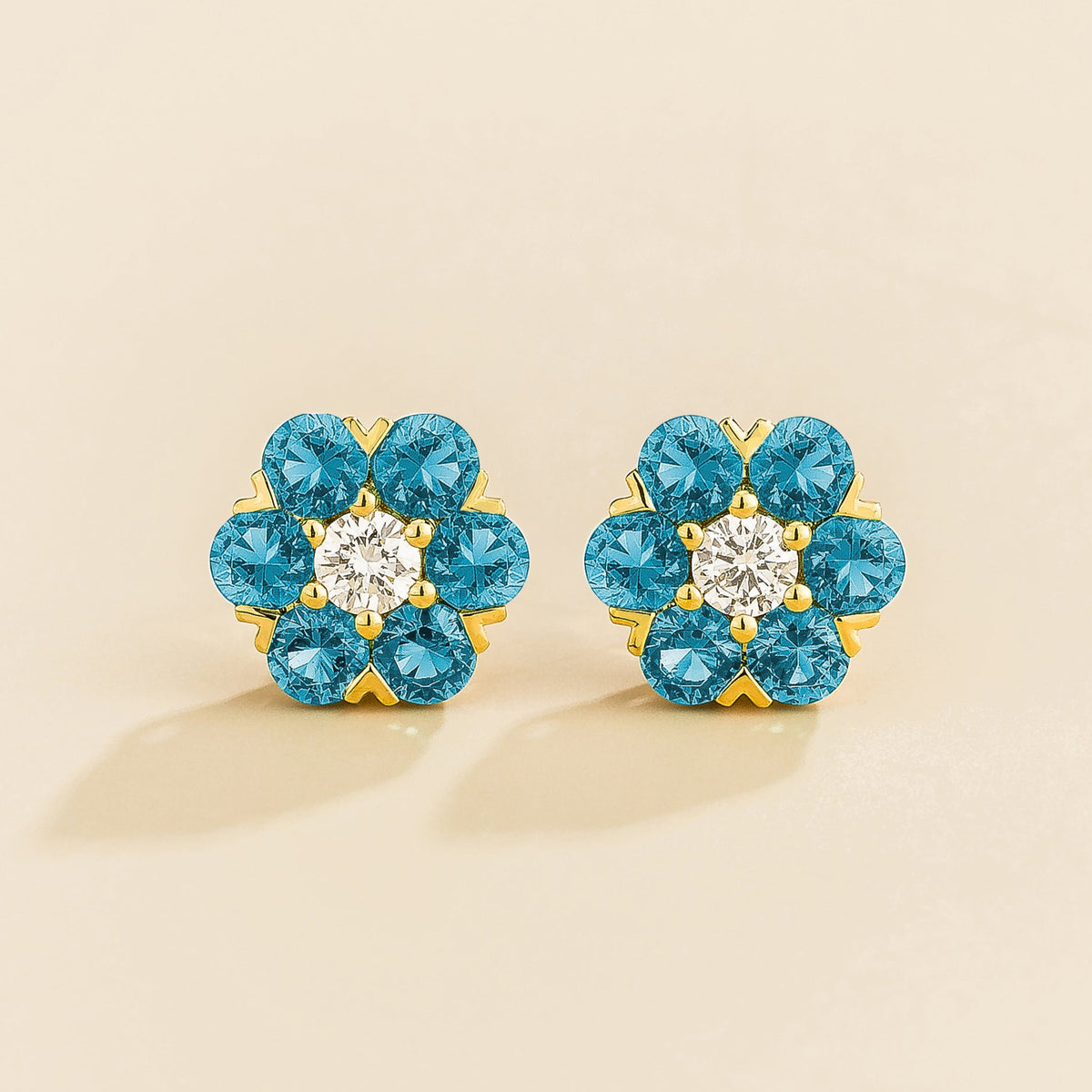 Cinq earrings in gold set with diamond and aqua sapphires