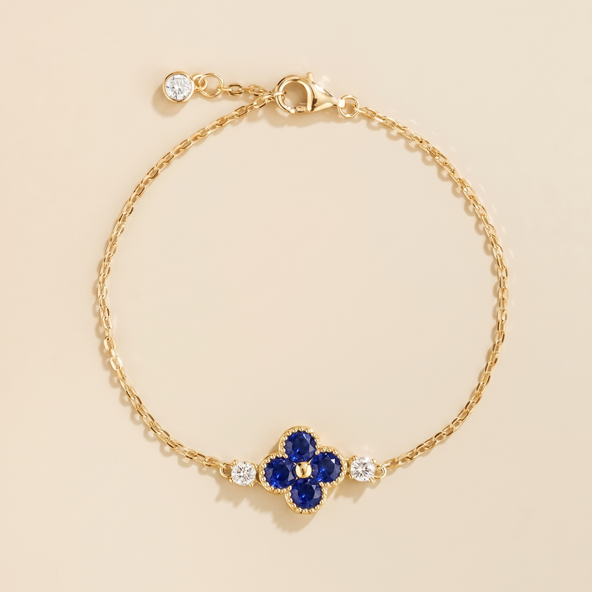 Lab-grown Blue Sapphire and diamond four-leaf clover chain bracelet in gold | Juvetti London