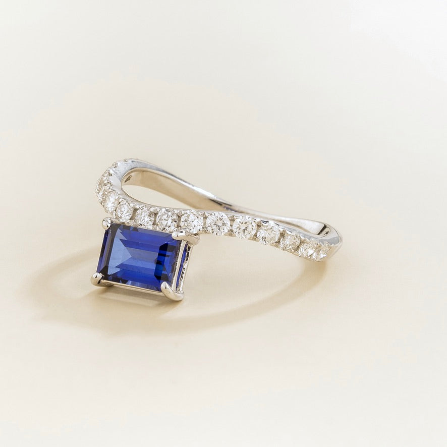 Luno blue sapphire emerald-cut ring with diamond pavé in white gold, lab-grown sapphire set east-west, top view | Juvetti London