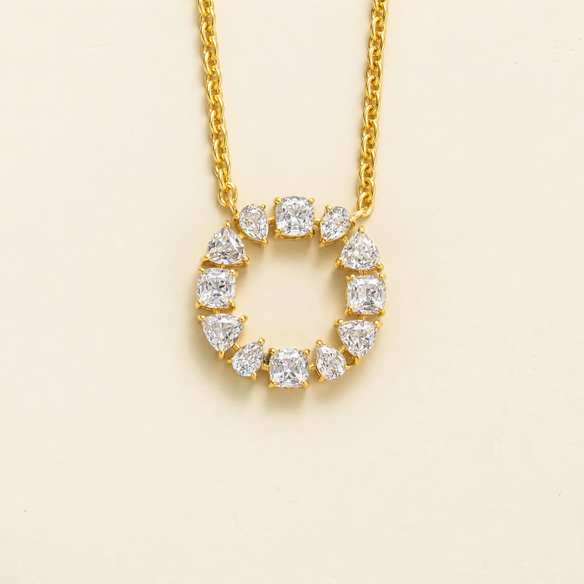 Glorie Diamond Open Circle Pendant Necklace in Gold | Juvetti