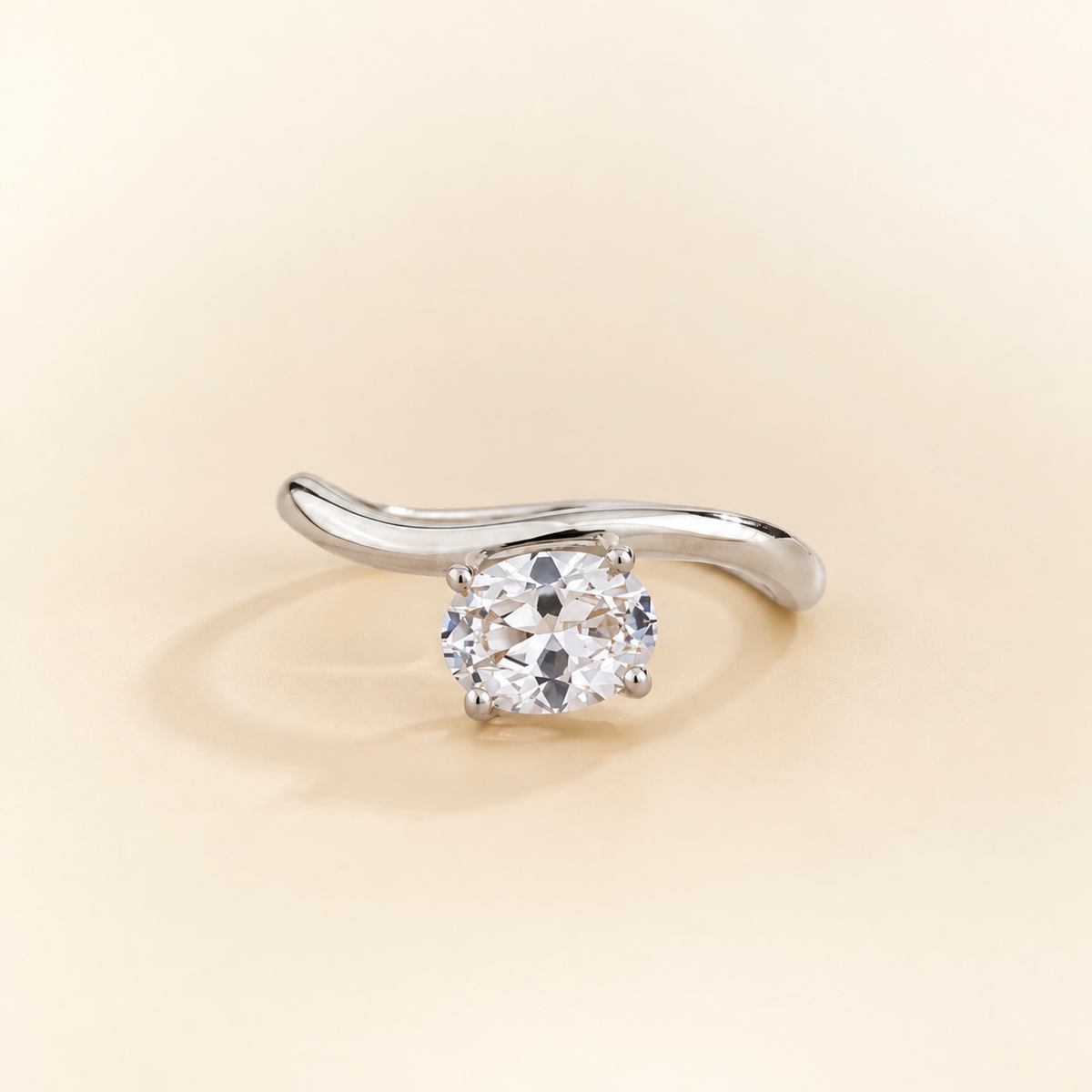 Luno Diamond East-West Oval Solitaire Ring in White Gold | Juvetti