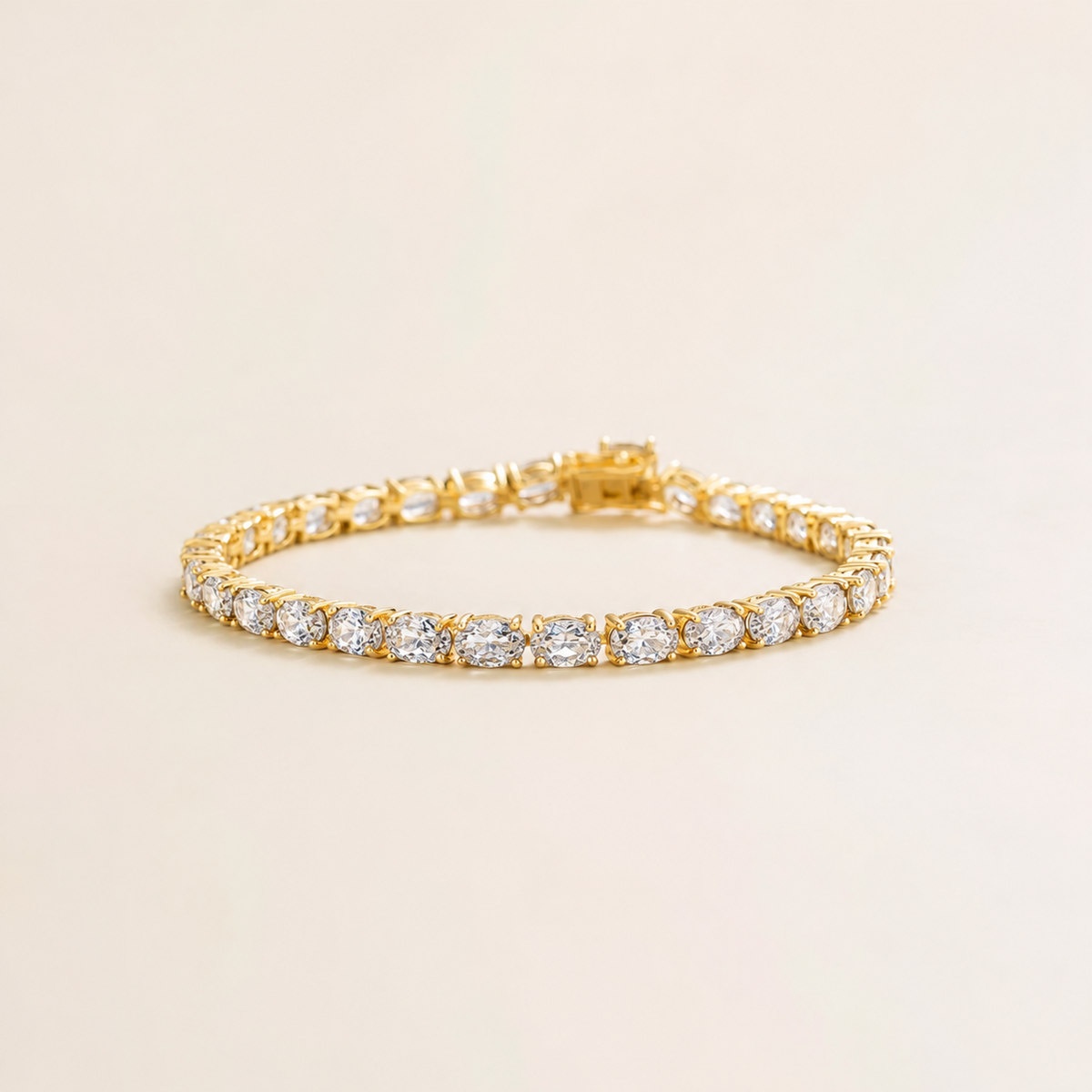 Salto Diamond Oval Tennis Bracelet in Gold | Juvetti