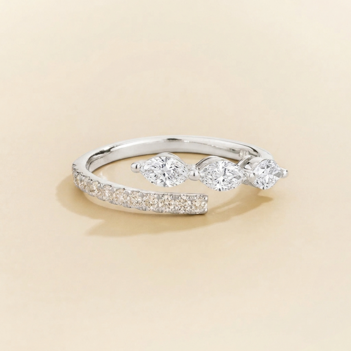 Sava Diamond Three-Stone Pavé Ring in White Gold | Juvetti