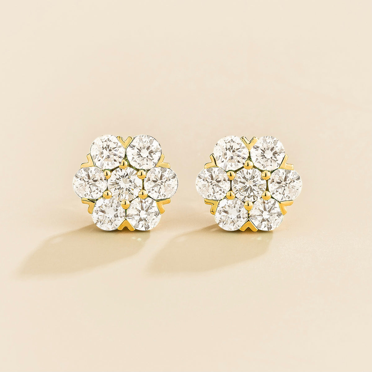 Cinq diamond flower stud earrings in gold