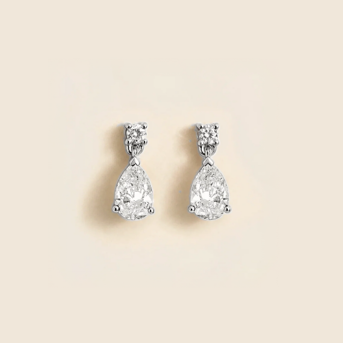 Lab-grown diamond pear drop earrings in white gold – front view | Pisa by Juvetti