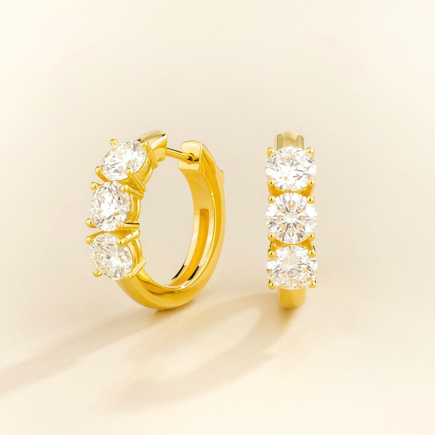 Tres diamond three-stone huggie hoop earrings in gold