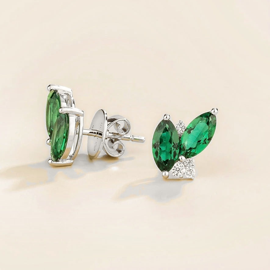Vento Marquise Emerald Cluster Stud Earrings in White Gold – detail