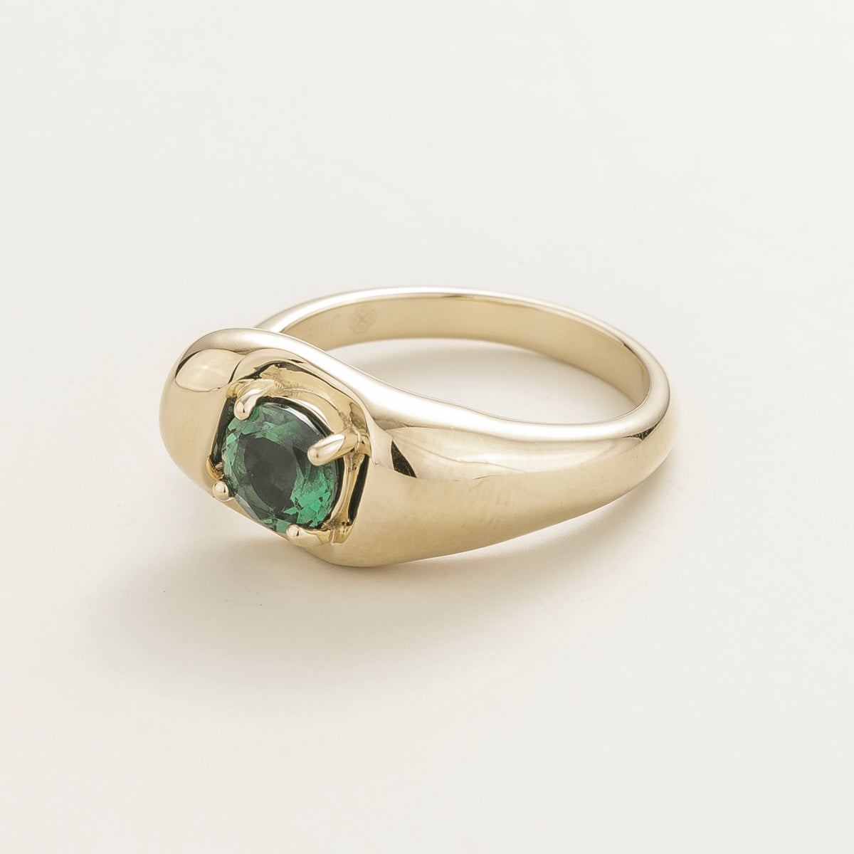 Fava round lab-grown emerald solitaire ring in white gold, sculpted pebble setting, angled view | Juvetti London