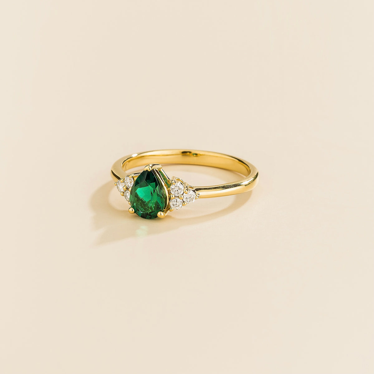 Pear-cut lab-grown emerald and diamond ring in gold – angled view | Pisa by Juvetti