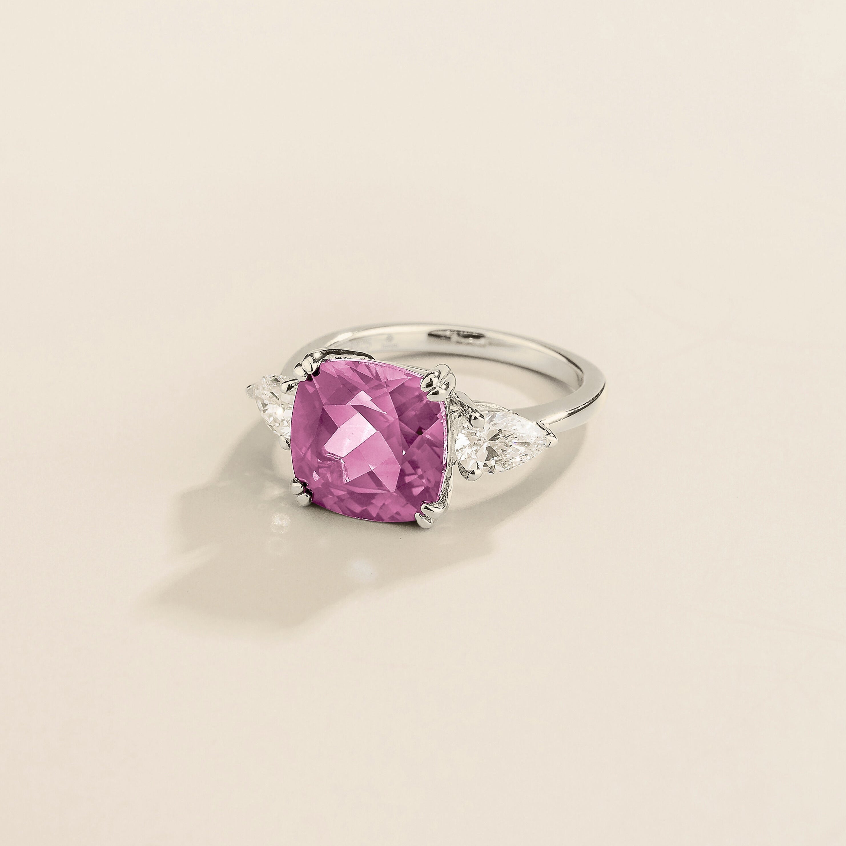 Pari ring in white gold set with Morganite and Diamonds.
