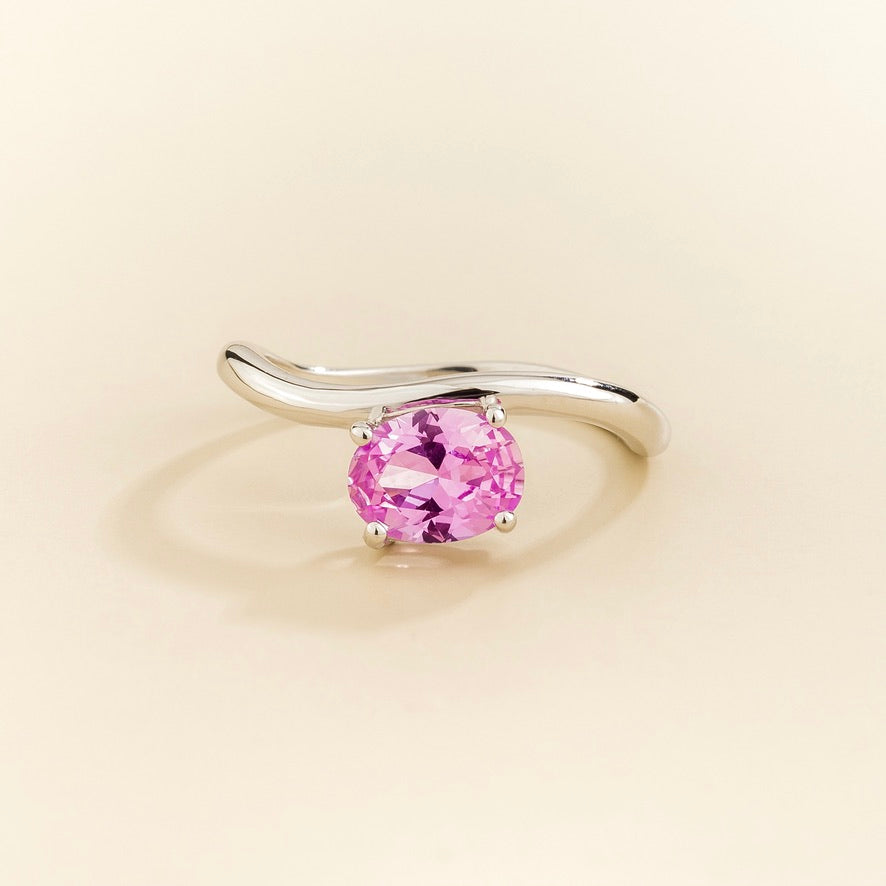 Luno pastel pink sapphire oval ring in white gold, lab-grown sapphire set east-west, front view | Juvetti London