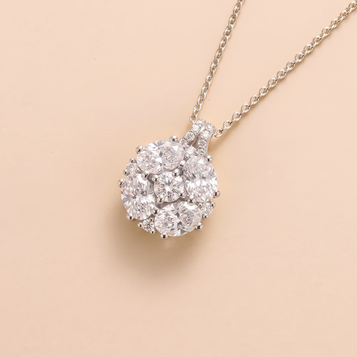 Pristi four-petal lab-grown diamond cluster pendant in white gold – angled view | Juvetti