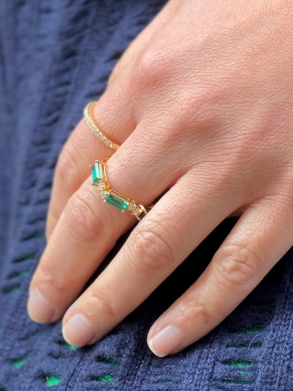 Setting detail of the Forma Purple Sapphire & Diamond Baguette Cut Three-Stone Gold Ring