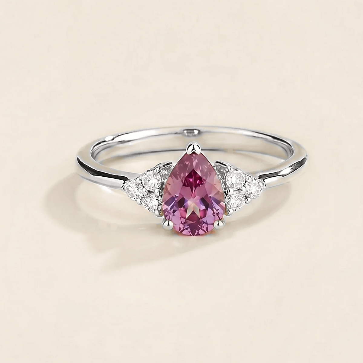 Pear-cut lab-grown purple sapphire and diamond ring in white gold – front view | Pisa by Juvetti