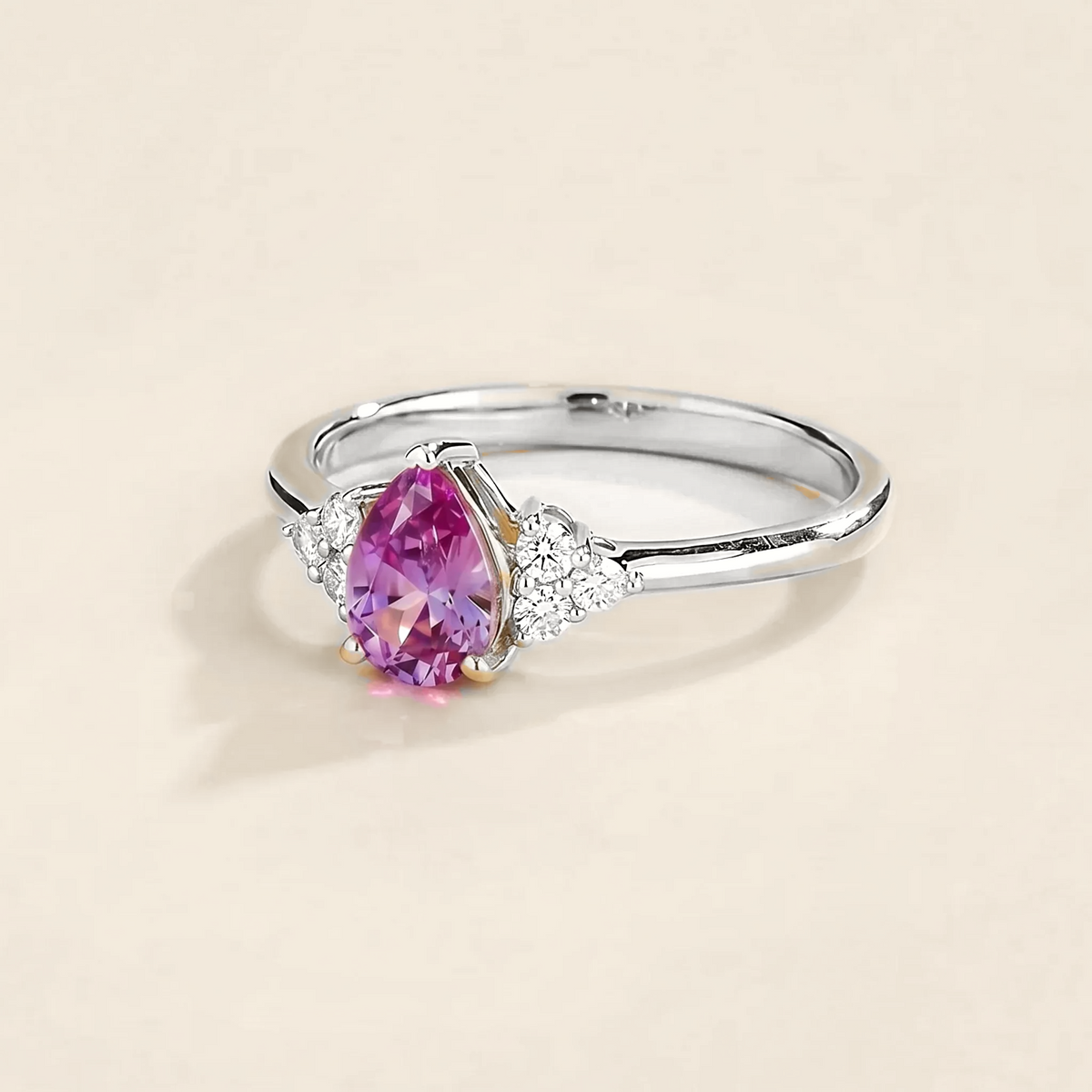 Pear-cut lab-grown purple sapphire and diamond ring in white gold – side view | Pisa by Juvetti