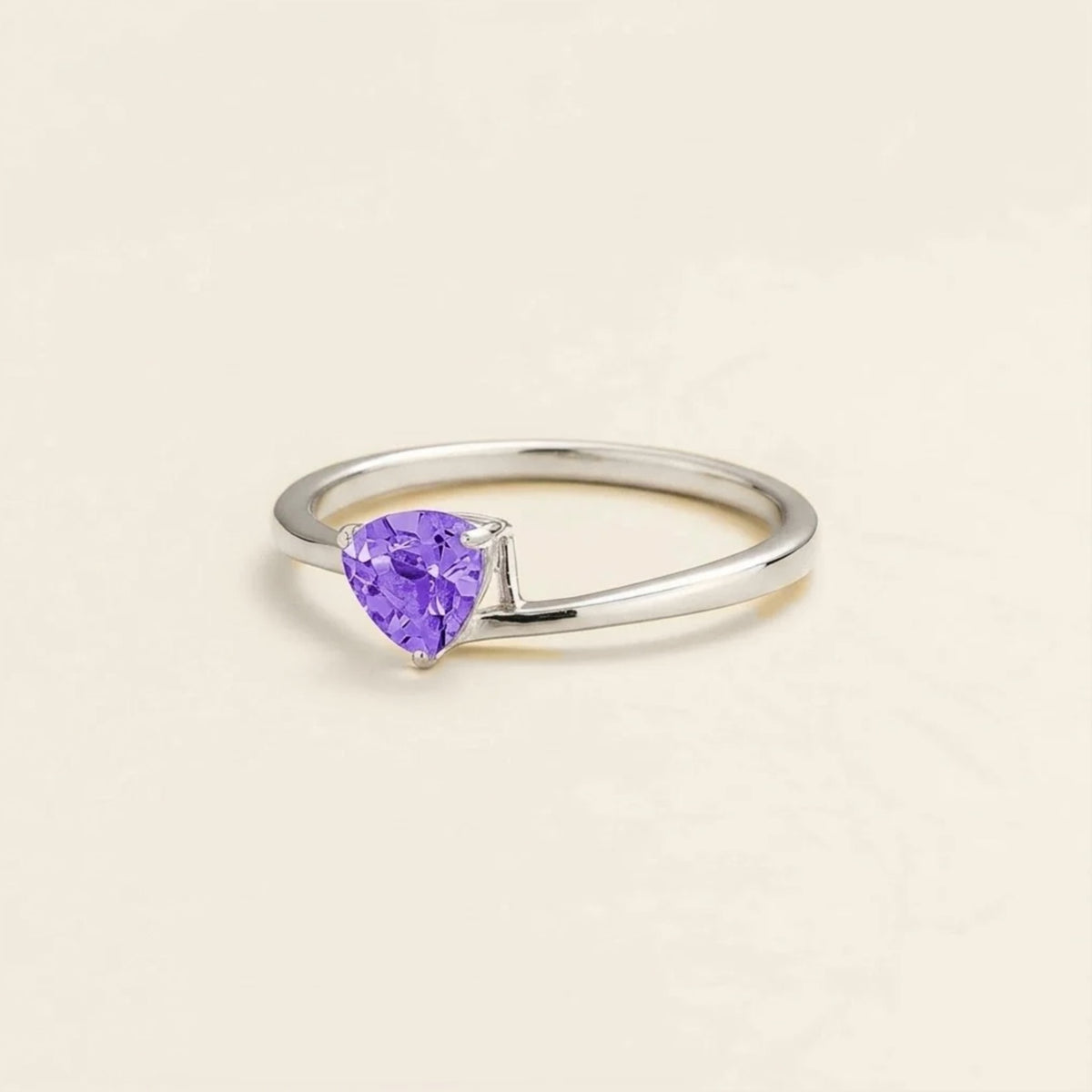 Side view of the Trillion purple sapphire ring in white gold showing the trillion purple sapphire, Juvetti London
