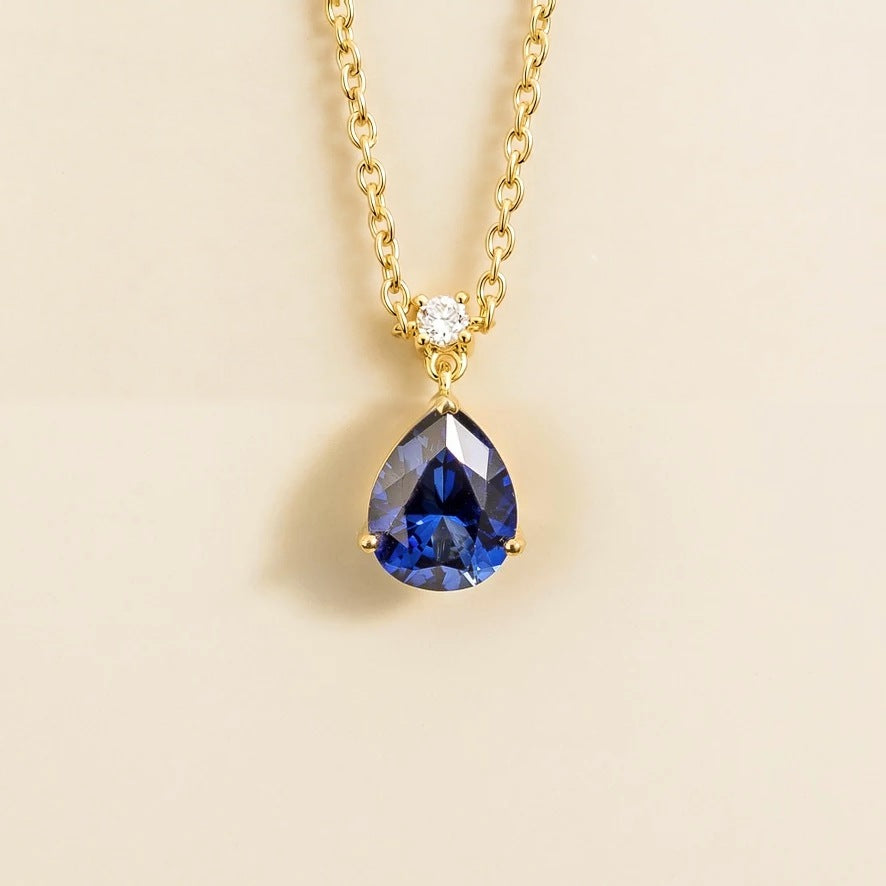 Lab-grown royal blue sapphire and diamond pear drop pendant necklace in gold, medium – front view | Pisa by Juvetti