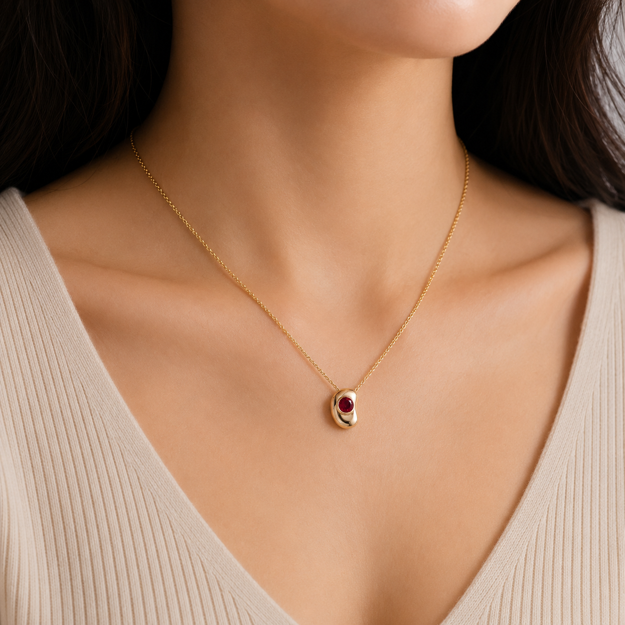 Craftsmanship detail of the Fava ruby necklace in rose gold