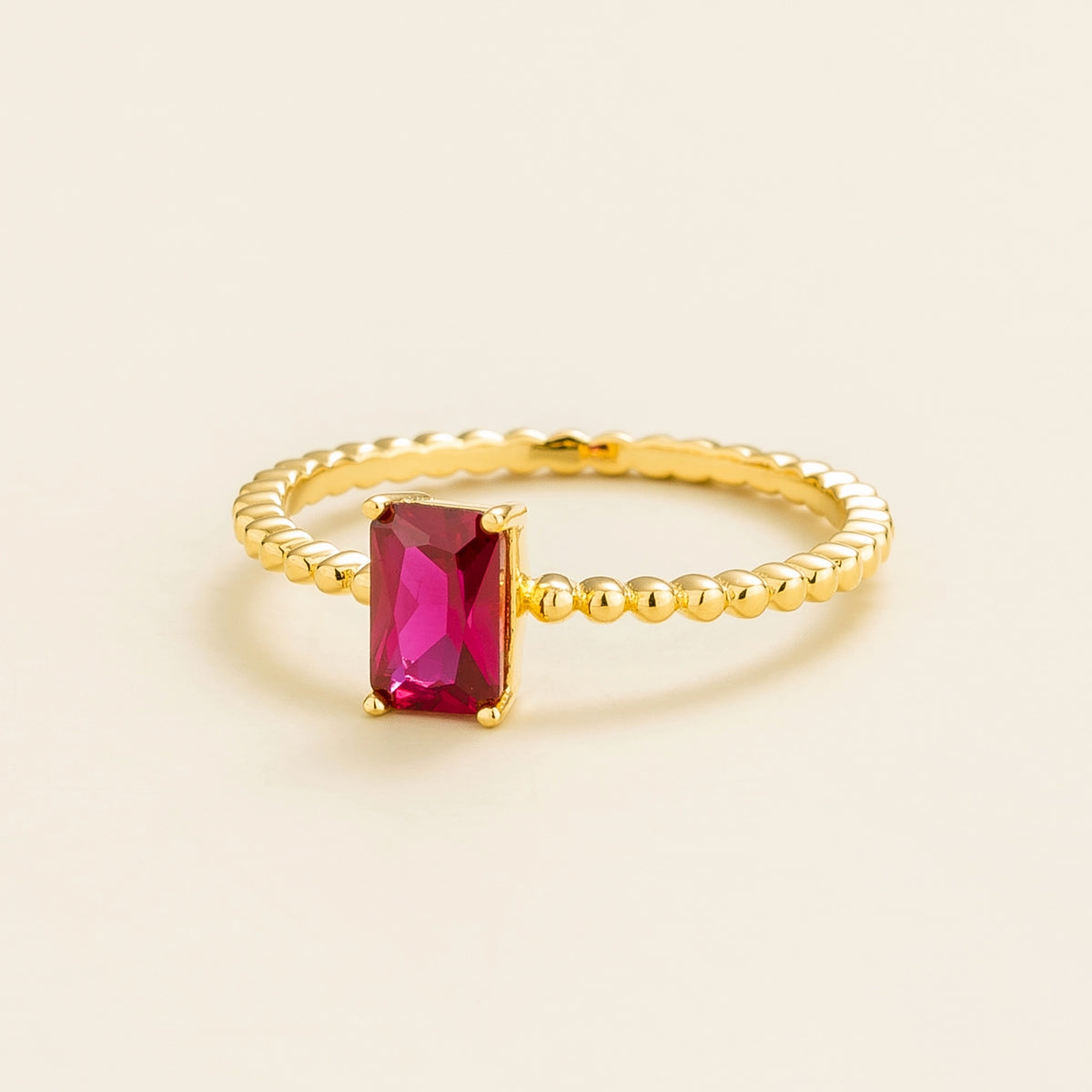 Fondi emerald-cut lab-grown ruby beaded band ring in gold – angle view | Juvetti London