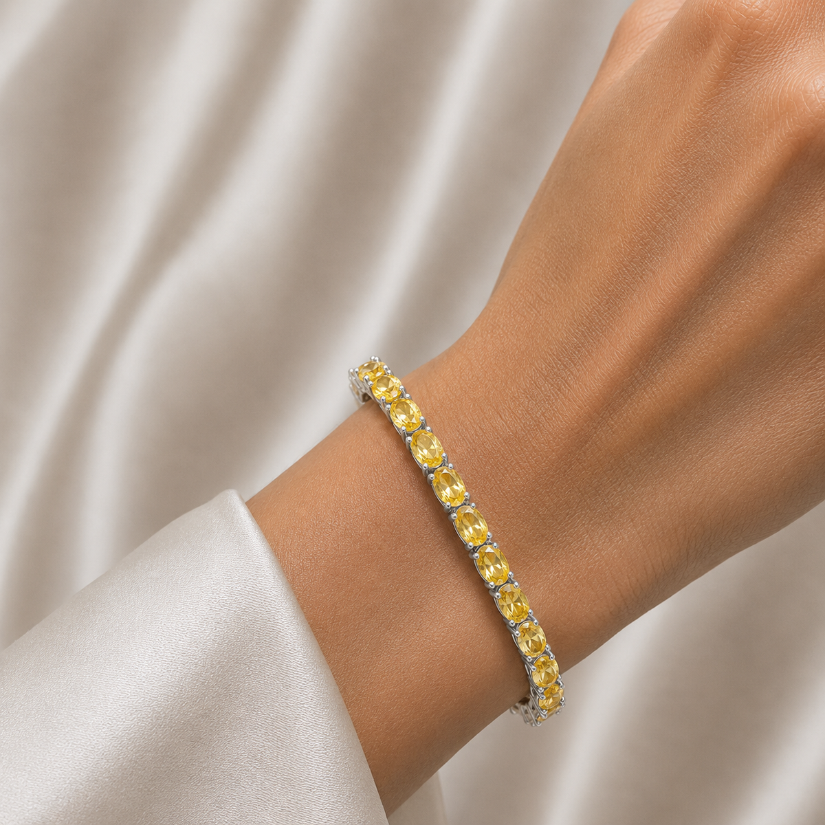 Salto Yellow Sapphire Oval Tennis Bracelet in White Gold