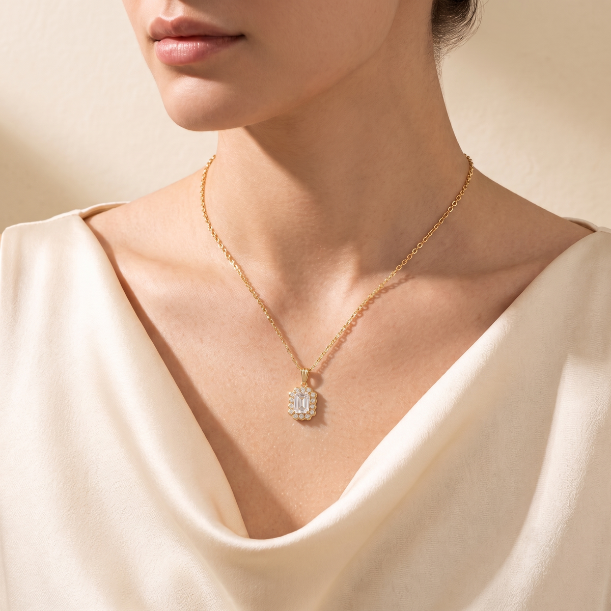 Verda diamond halo pendant necklace in gold