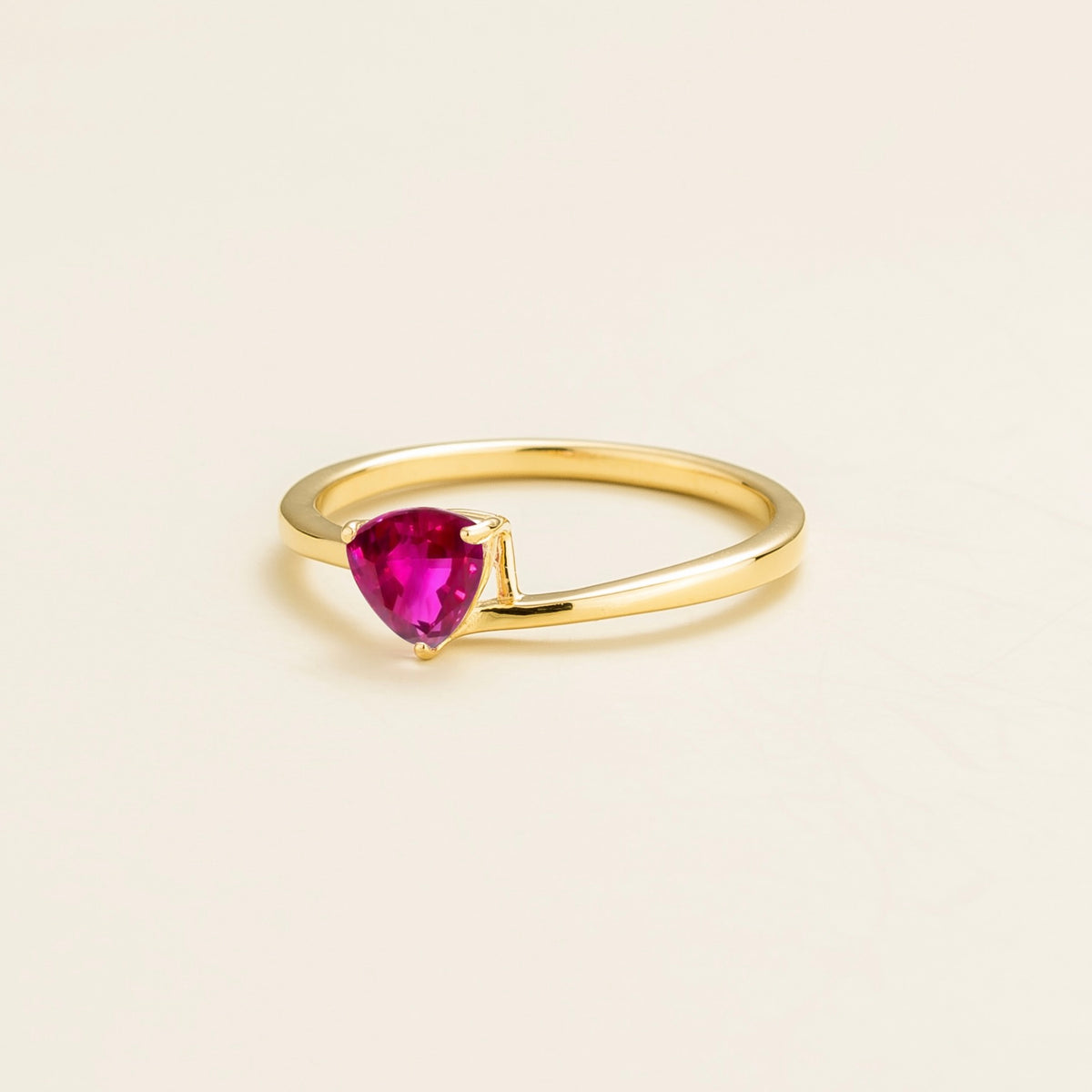 Trillion Vivid Pink Sapphire Solitaire Ring in Gold – angle view