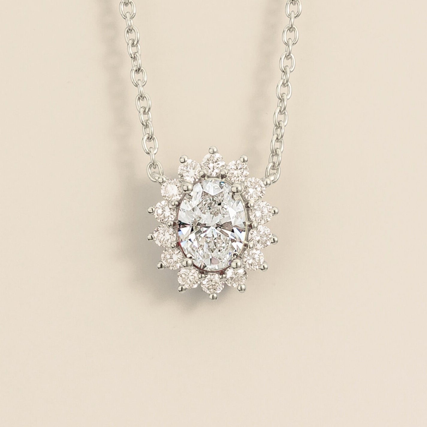 White gold Divo necklace set in all diamonds.