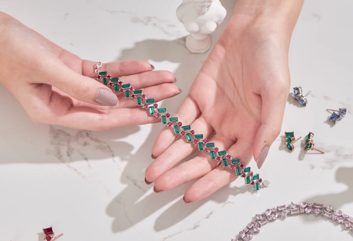 Can Lab Grown Emerald Bracelets Offer the Same Value as Natural Ones