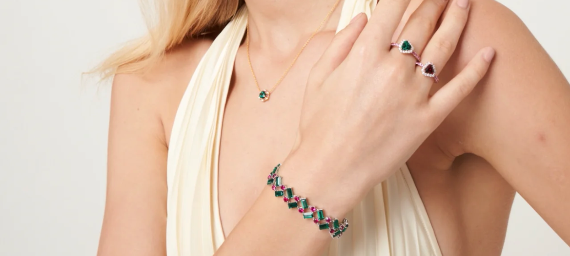 Emerald Bracelets: The Paradigm of Luxury Wrapped Around Your Wrist