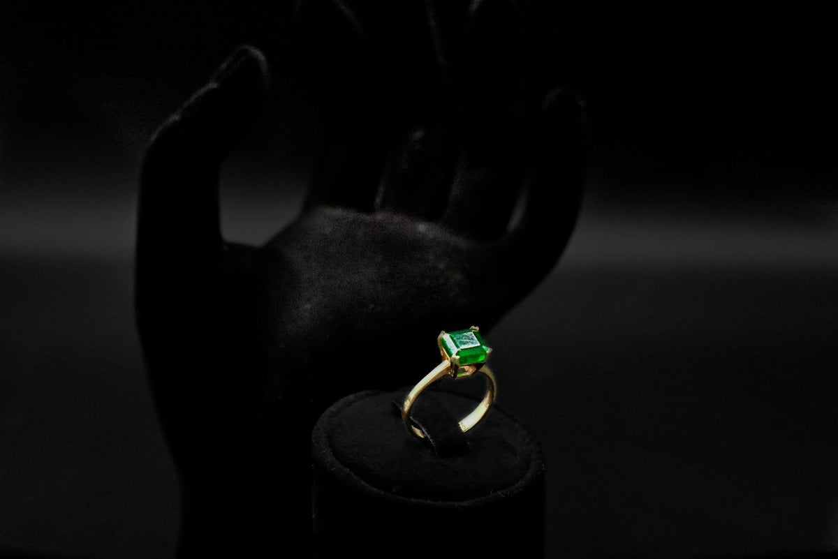 How Can Emerald Rings Transform Your Seasonal Style?