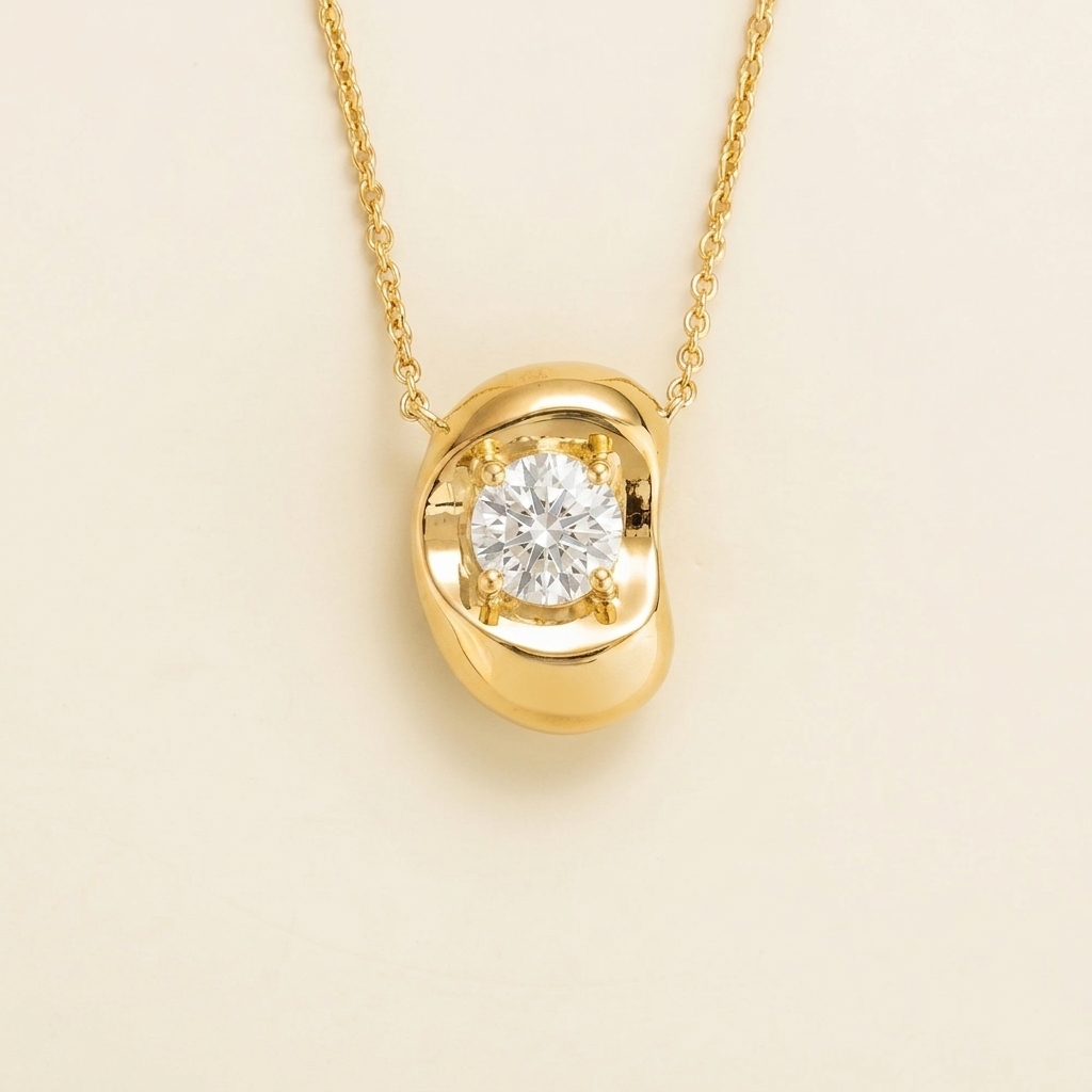 Fava Round Diamond Pendant Necklace in Gold | Juvetti