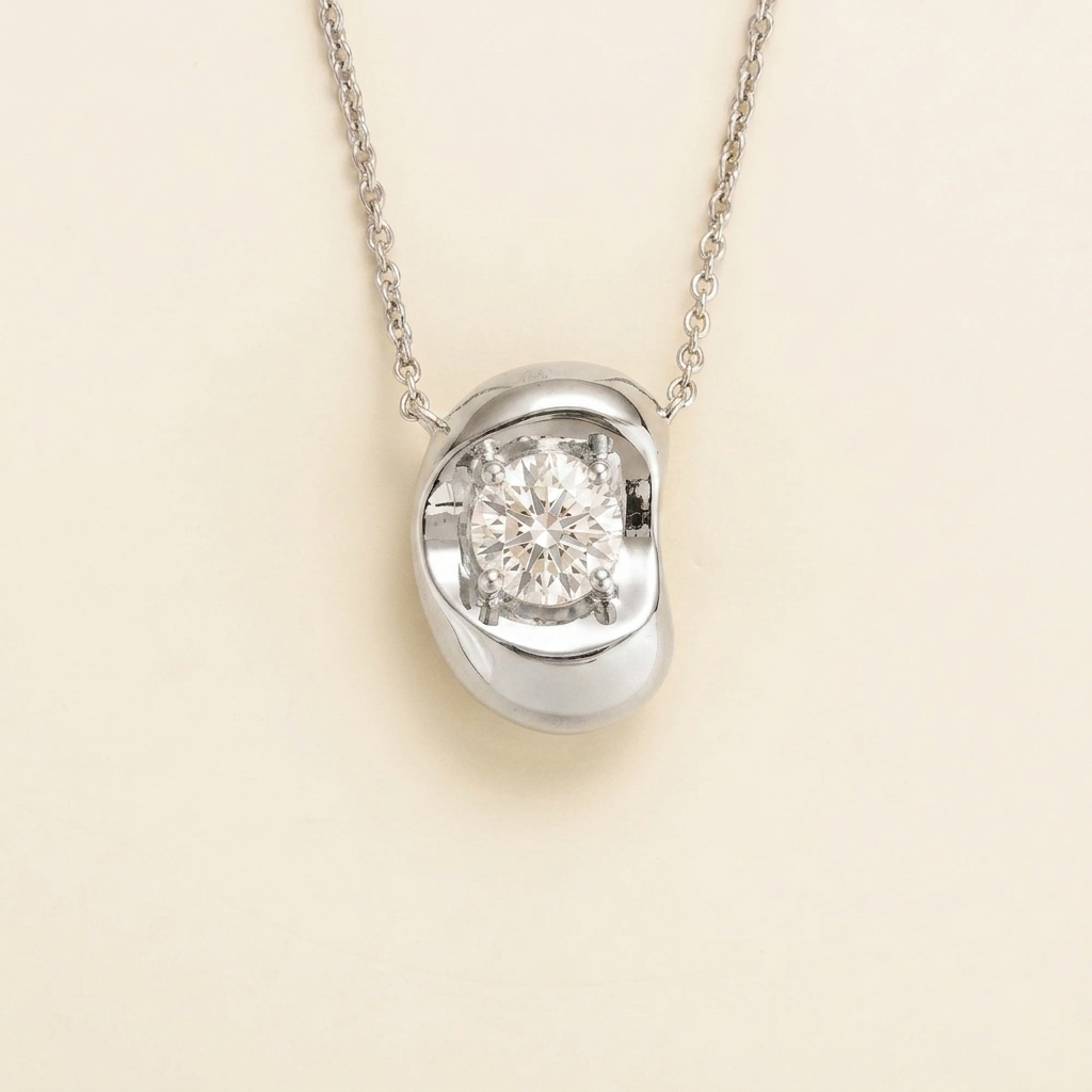 Fava Round Diamond Pendant Necklace in White Gold | Juvetti