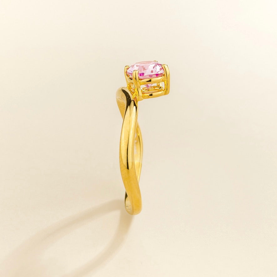 Luno Vivid Pink Sapphire Oval Solitaire Curved Band Ring in Gold