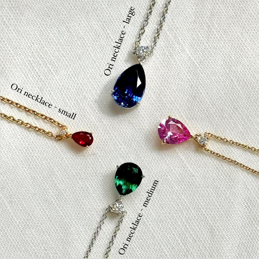 Ori medium pendant necklace in Blue Sapphire & Diamond set in White gold