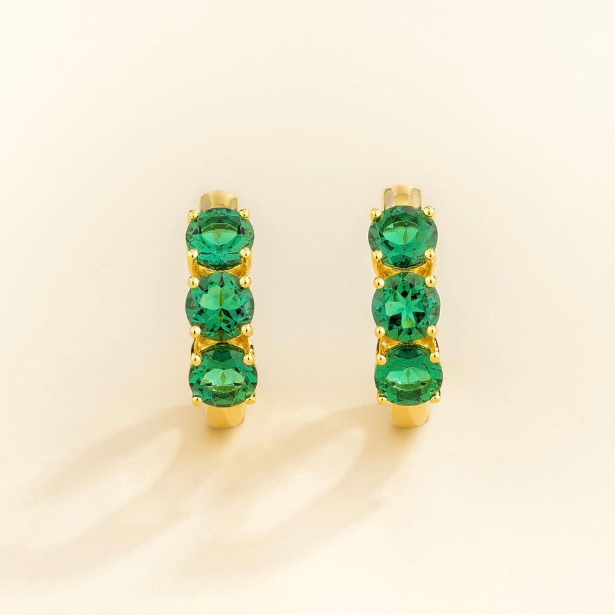 Tres Emerald Three-Stone Huggie Hoop Earrings in Gold