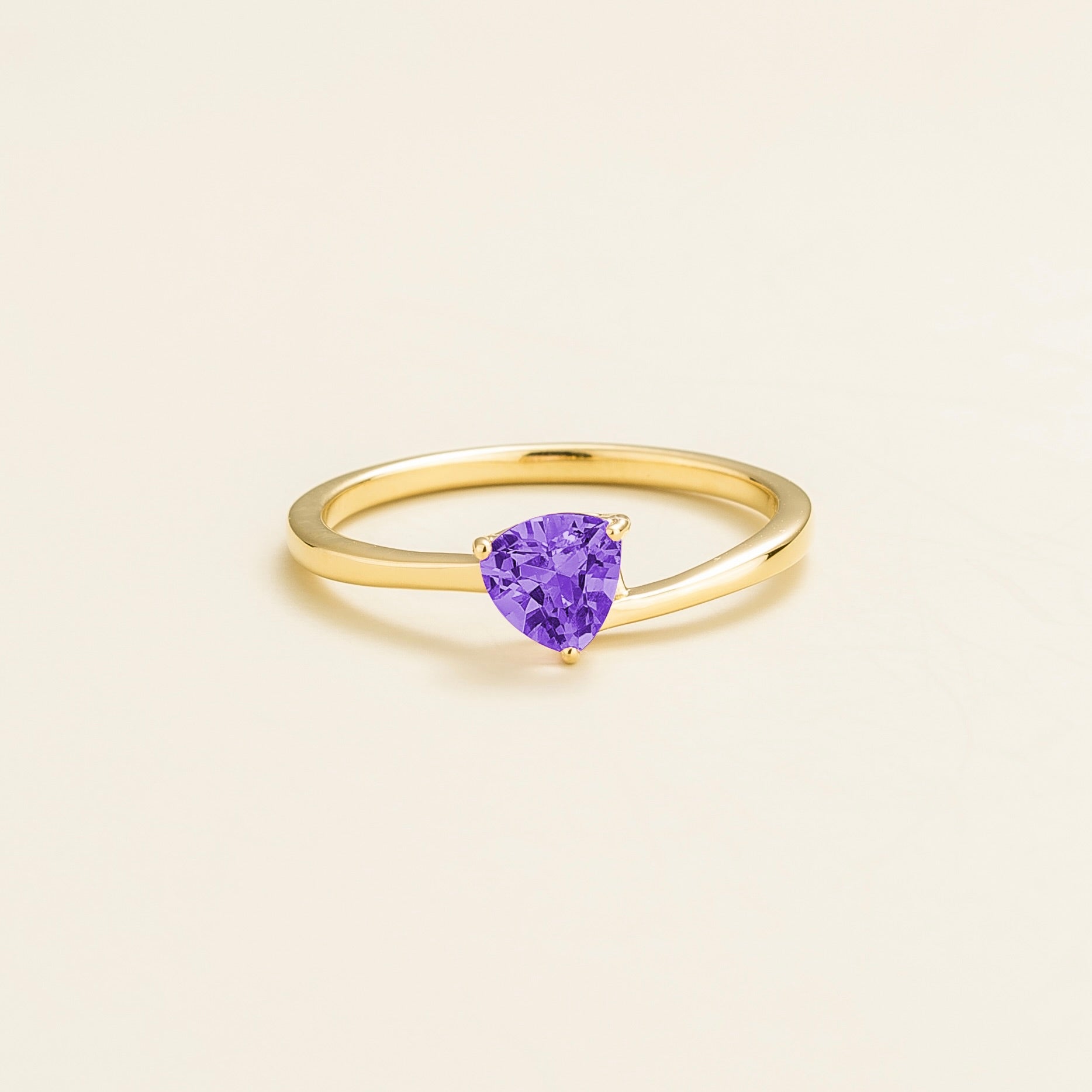 Trillion-cut lab-grown purple sapphire solitaire ring in gold | Juvetti London