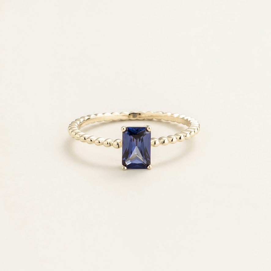 Emerald-cut lab-grown blue sapphire beaded band Fondi ring in white gold | Juvetti London