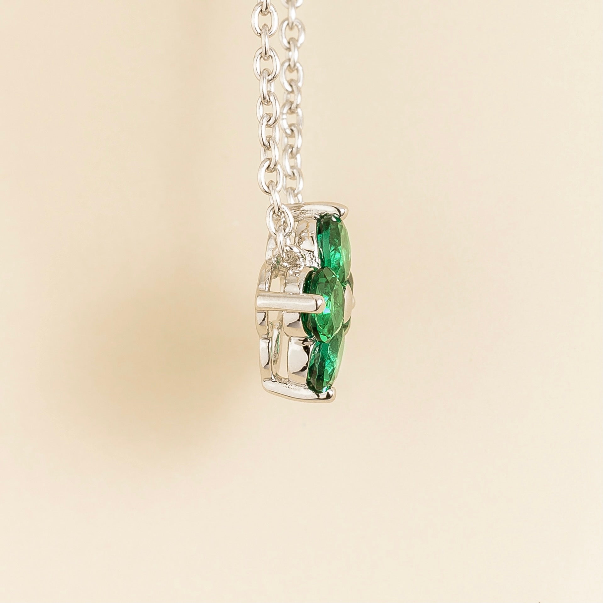 Clover Emerald Necklace In White Gold