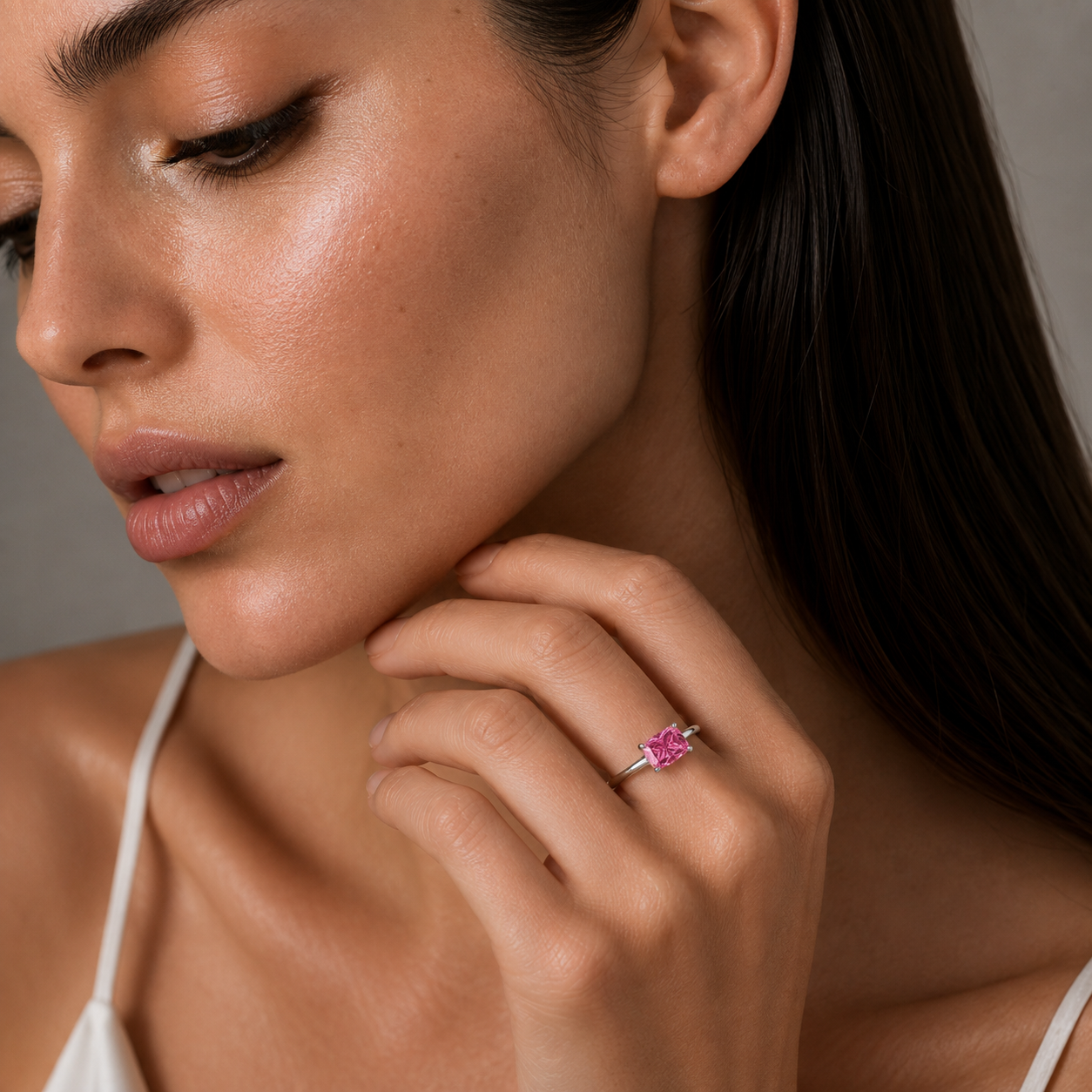 Kissen Pink Sapphire East-West Cushion Cut Solitaire Ring In White Gold