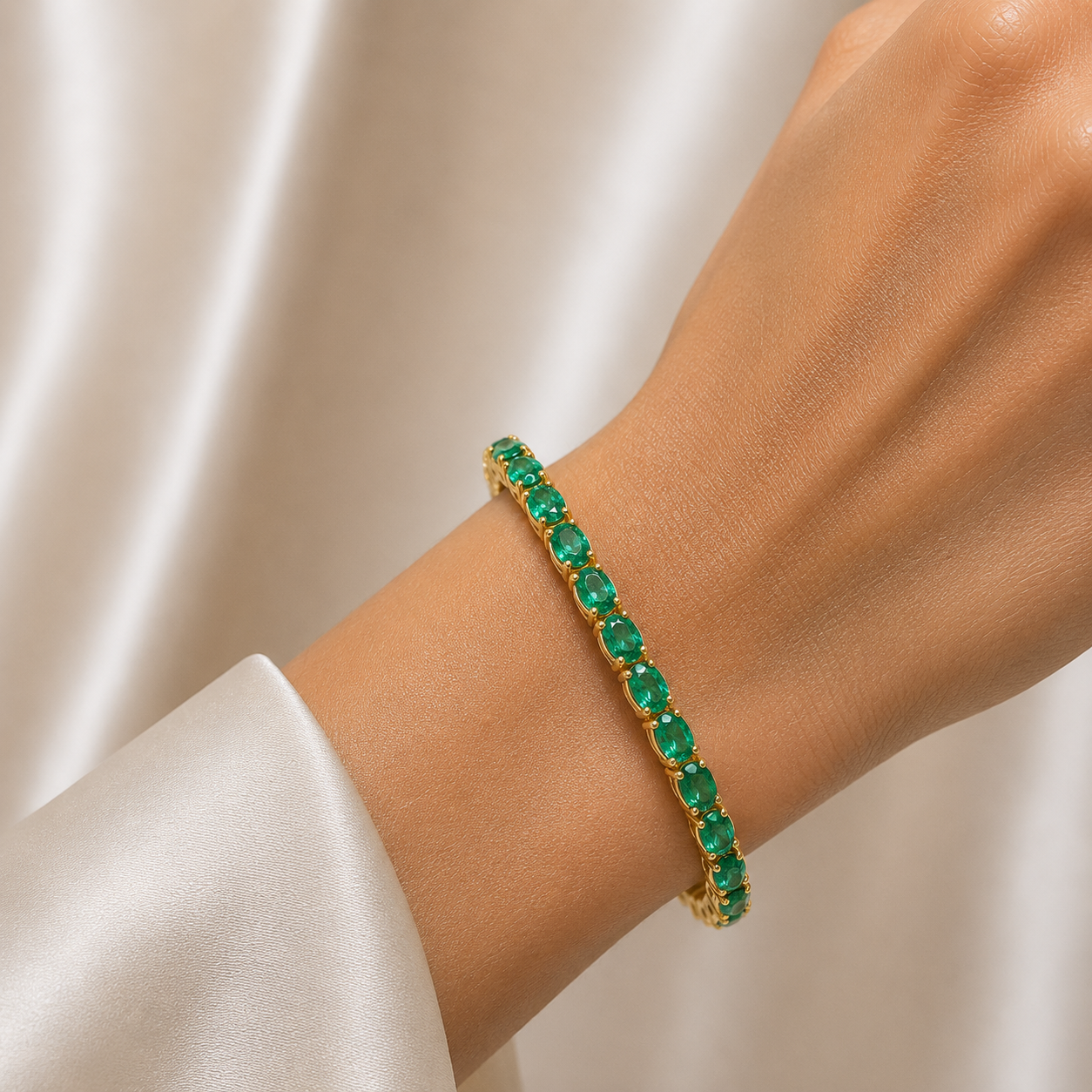 Salto Emerald Oval Tennis Bracelet in Gold